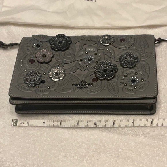 Coach crossbody with tea rose tooling, new never carried - Picture 5 of 14